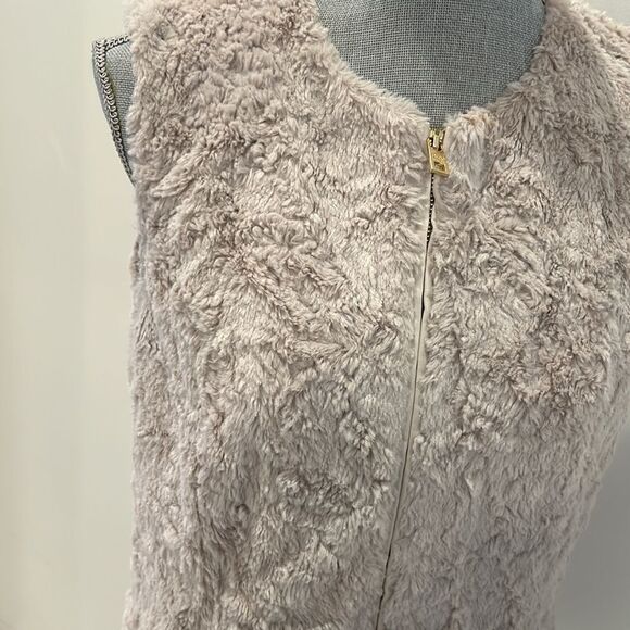 Marc New York Faux Fur Vest - Picture 10 of 12